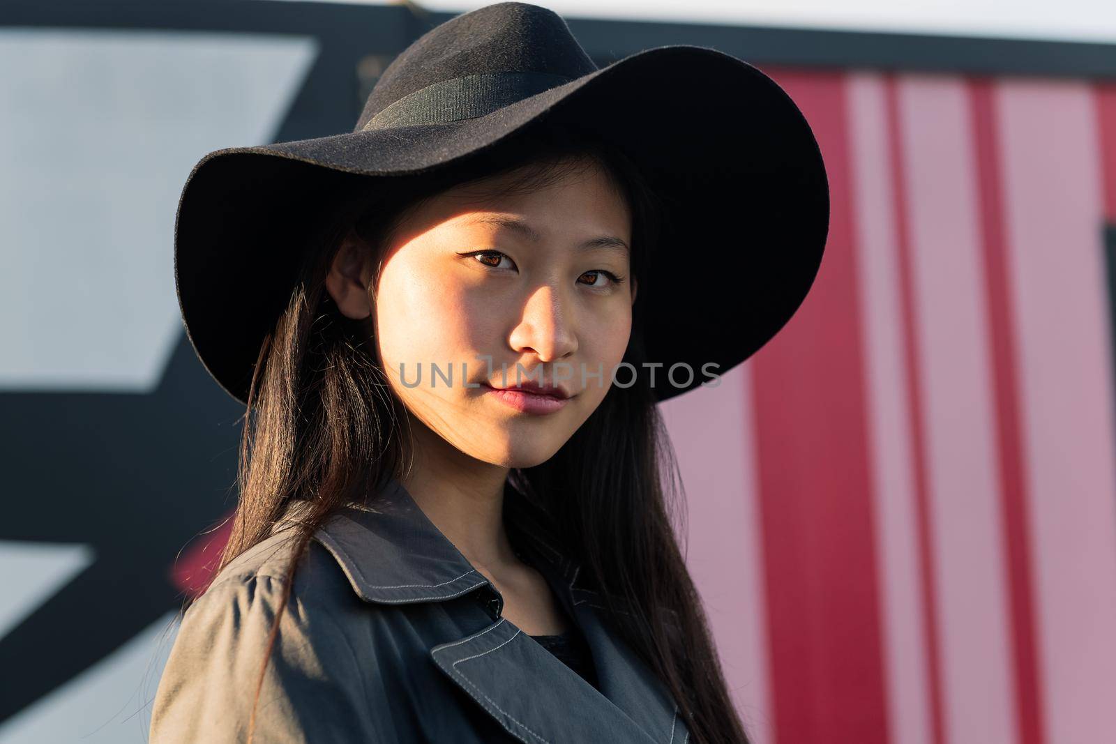 portrait of a beautiful young asian woman, fashion and lifestyle concept, copy space for text