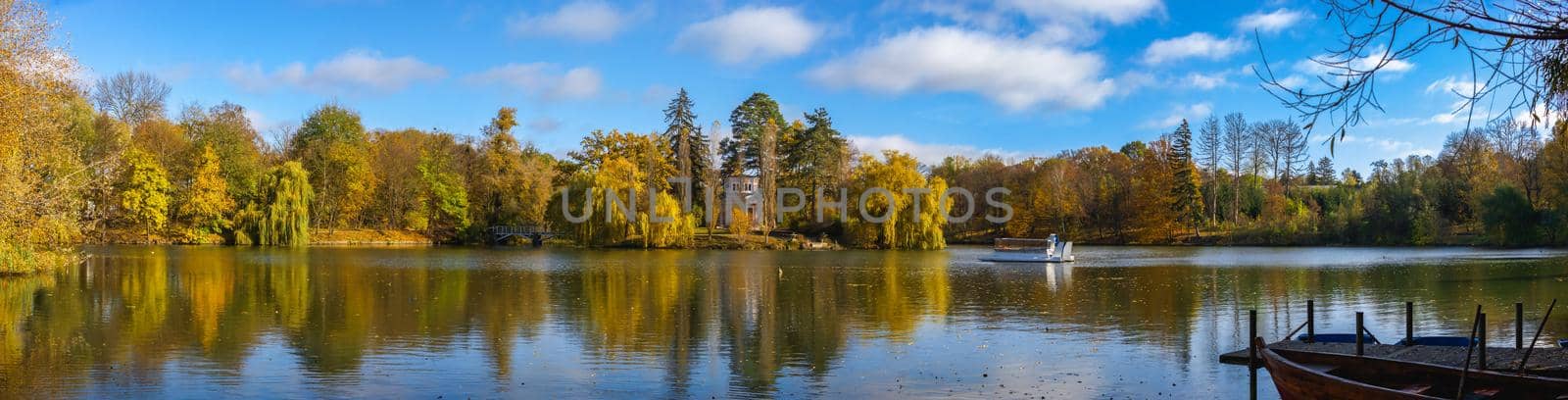 Upper pond in the Sofiyivsky arboretum. Uman, Ukraine by Multipedia