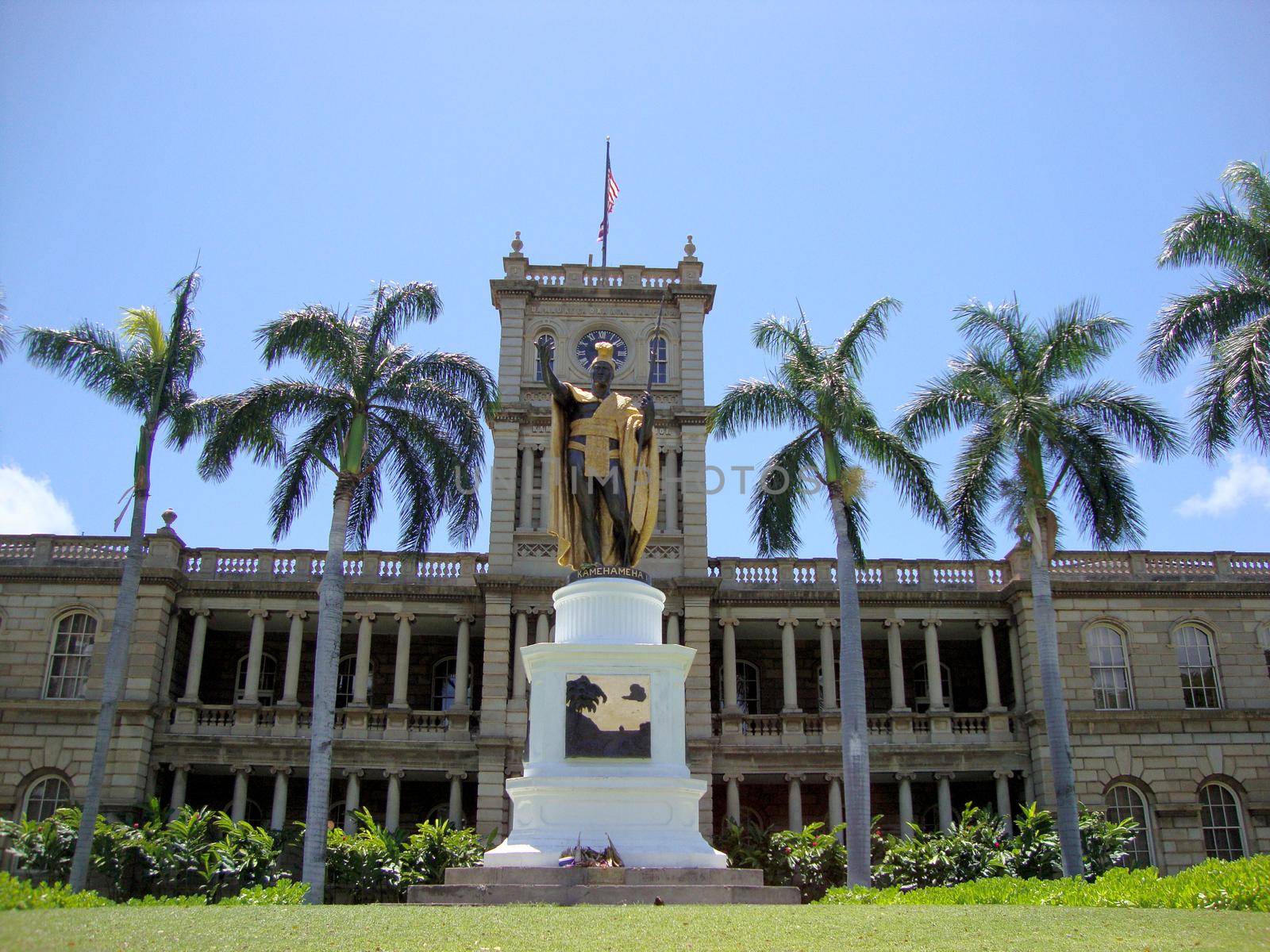 Statue of King Kamehameha in downtown Honolulu, Hawaii.  statue stands prominently in front of Aliʻiolani Hale in Honolulu, Hawaii. The statue had its origins in 1878 when Walter M. Gibson, a member of the Hawaiian government at the time, wanted to commemorate the 100-year arrival of Captain Cook to the Hawaiian Islands. Taken on April 23, 2010.