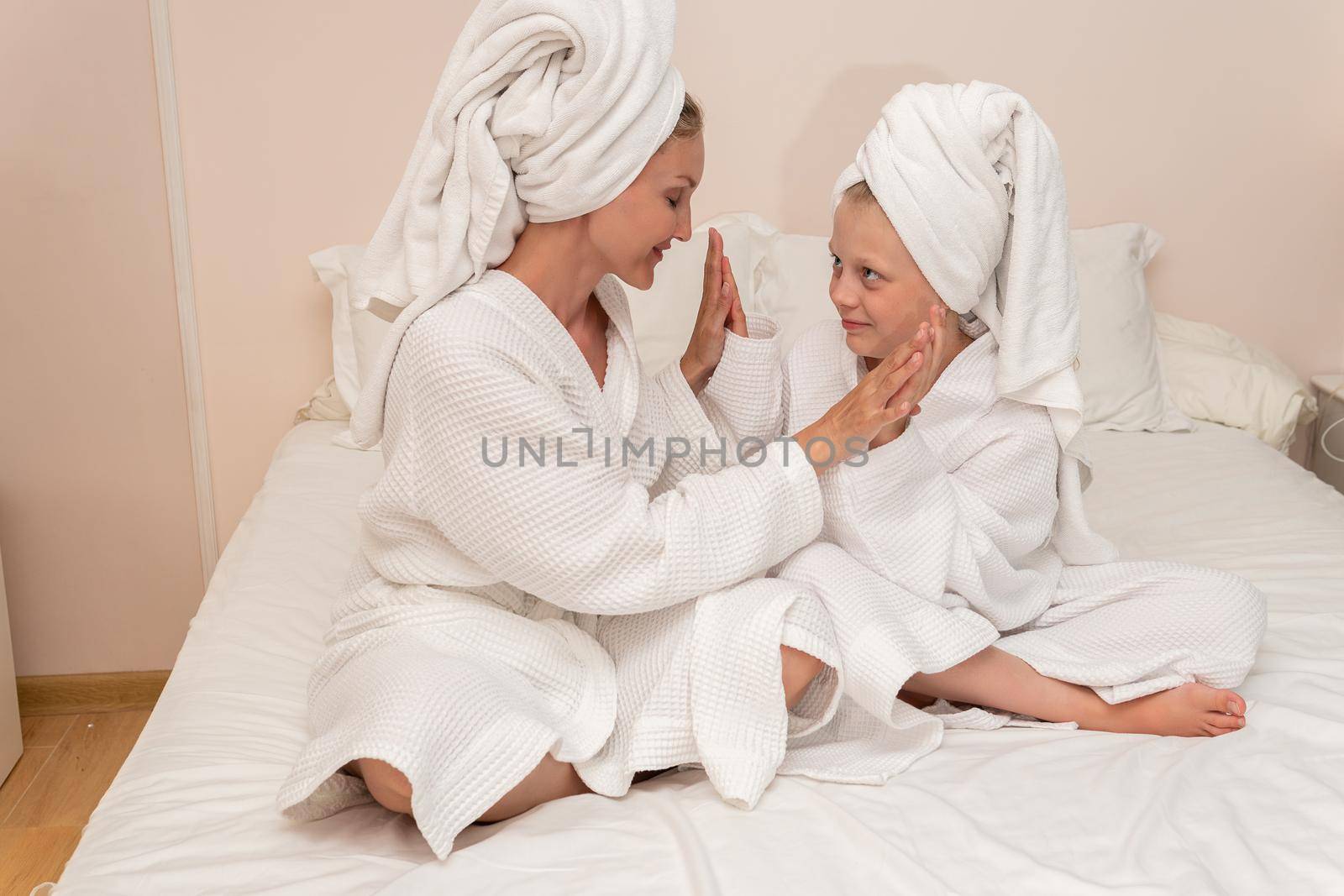 Daughter dries smiling love bath mom thinks elbows smile copyspace, for white morning for lifestyle for skin caucasian, little bathing. Care funny comfort, by 89167702191