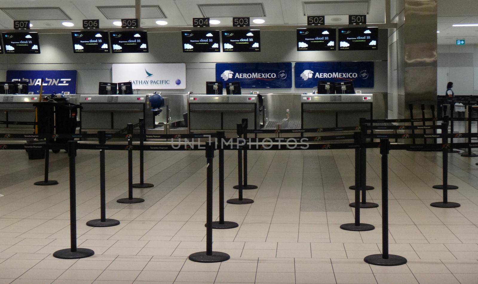 Empty check in counters by WielandTeixeira