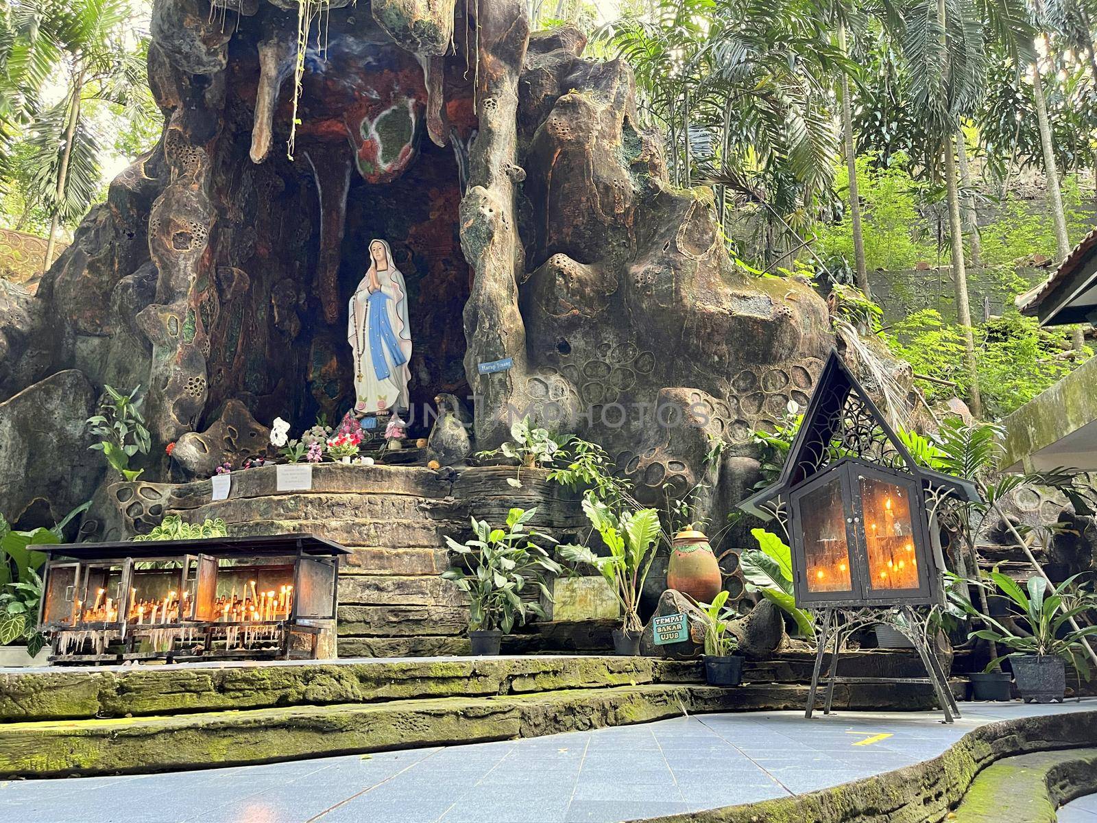Peaceful place for prayer tranquil place to send our prayers to St. Mary