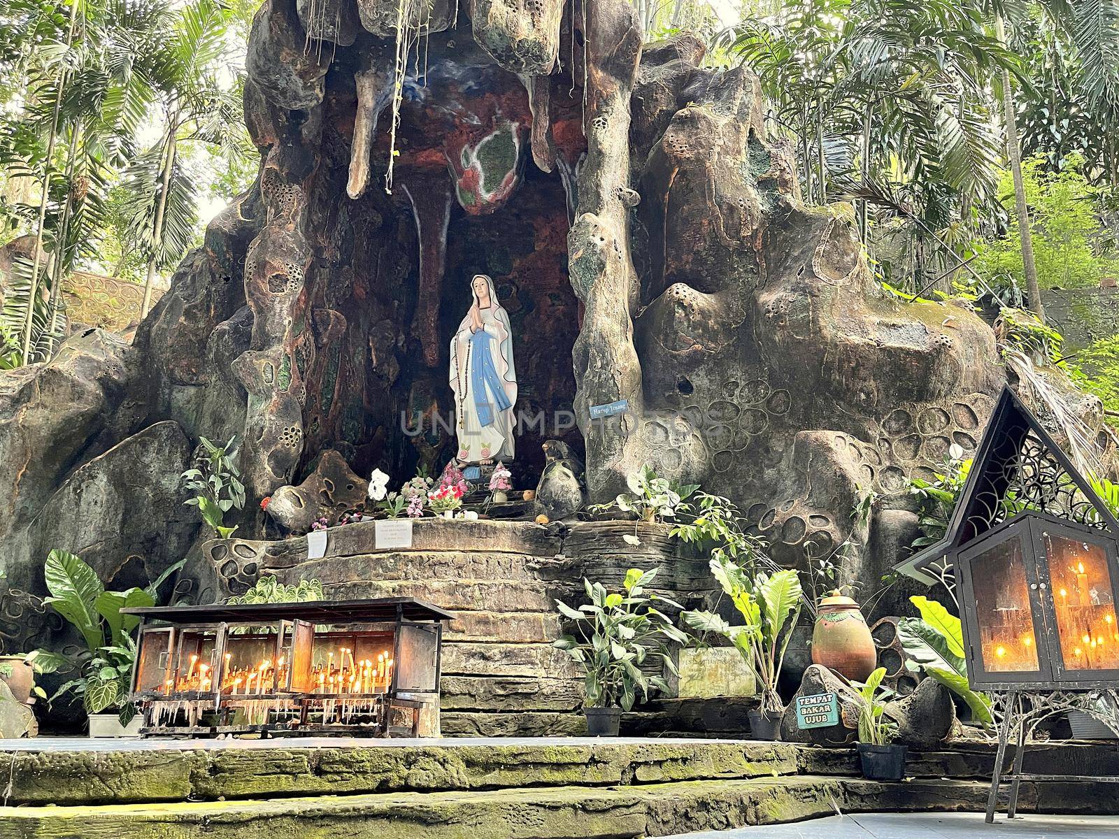 Peaceful place for prayer tranquil place to send our prayers to St. Mary