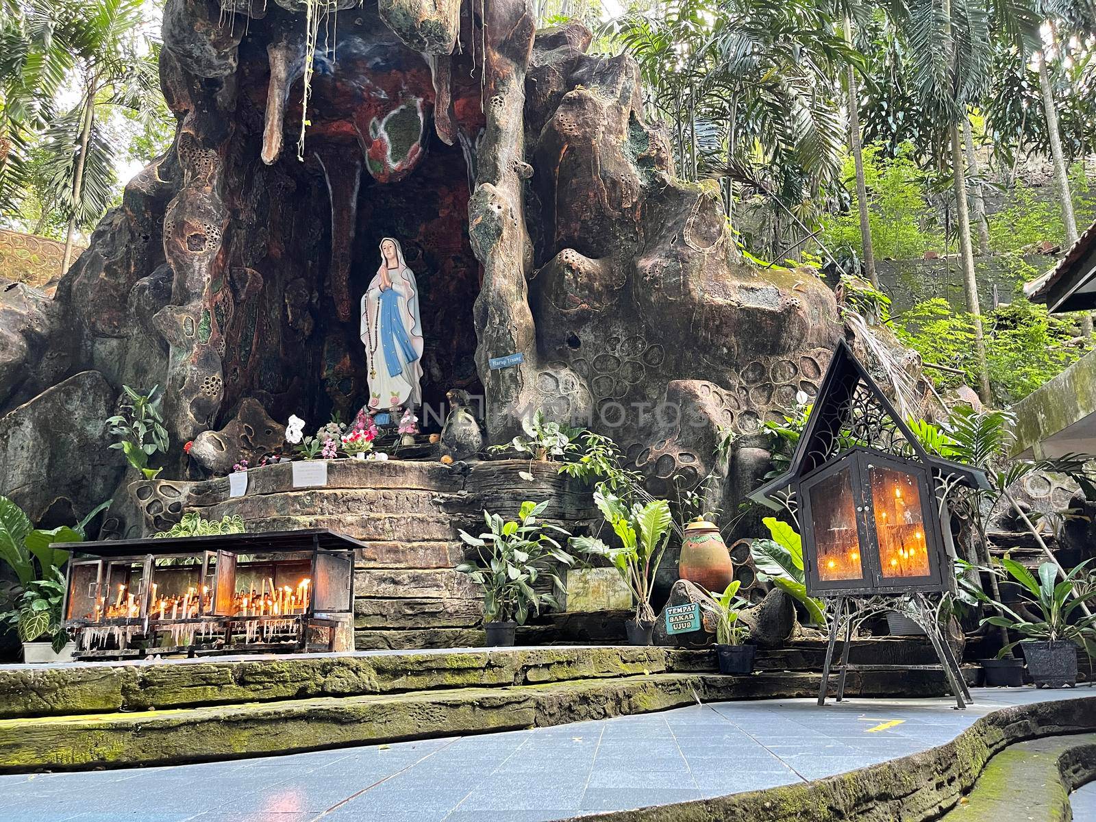 Peaceful place for prayer tranquil place to send our prayers to St. Mary