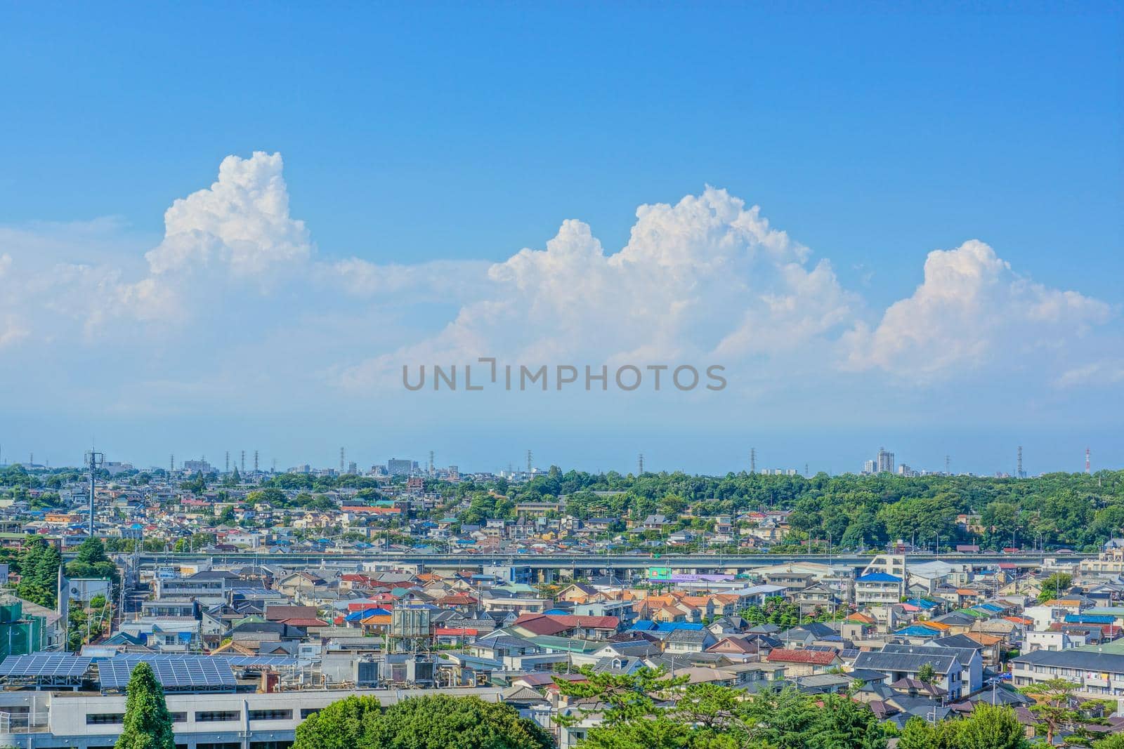 Chopped cityscape and admission cloud. Shooting Location: Tokyo Chofu City