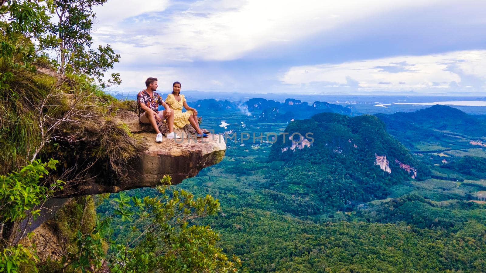 Dragon Crest mountain Krabi Thailand, traveler Dragon Crest or Khuan Sai Khao Ngon Nak Nature Trail by fokkebok
