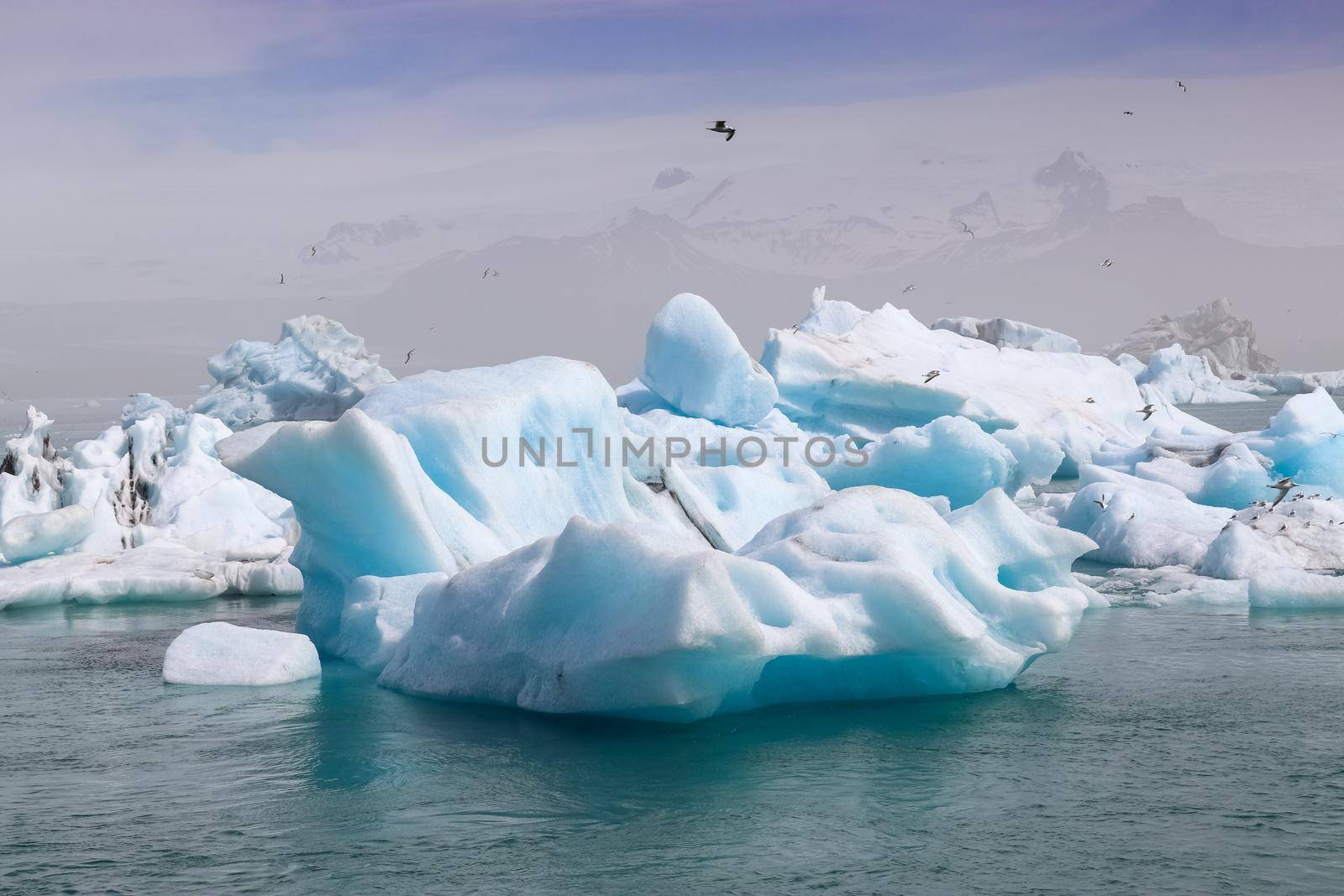 Iceland, Jokulsarlon Lagoon, Turquoise icebergs floating in Glacier Lagoon on Iceland