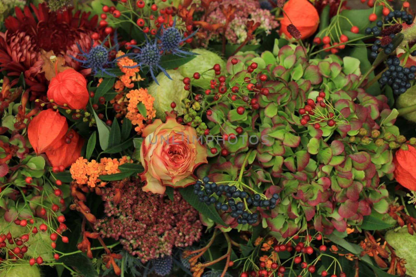 Mixed autumn flower arrangement: various flowers in different autumn colors for a fall wedding