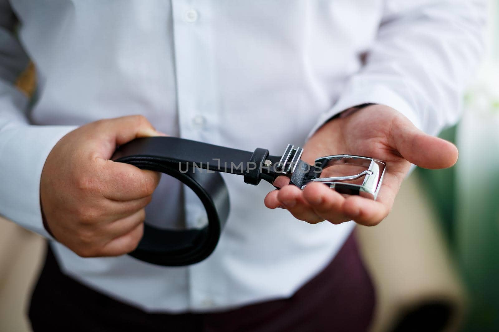 man puts on a suit on the wedding day