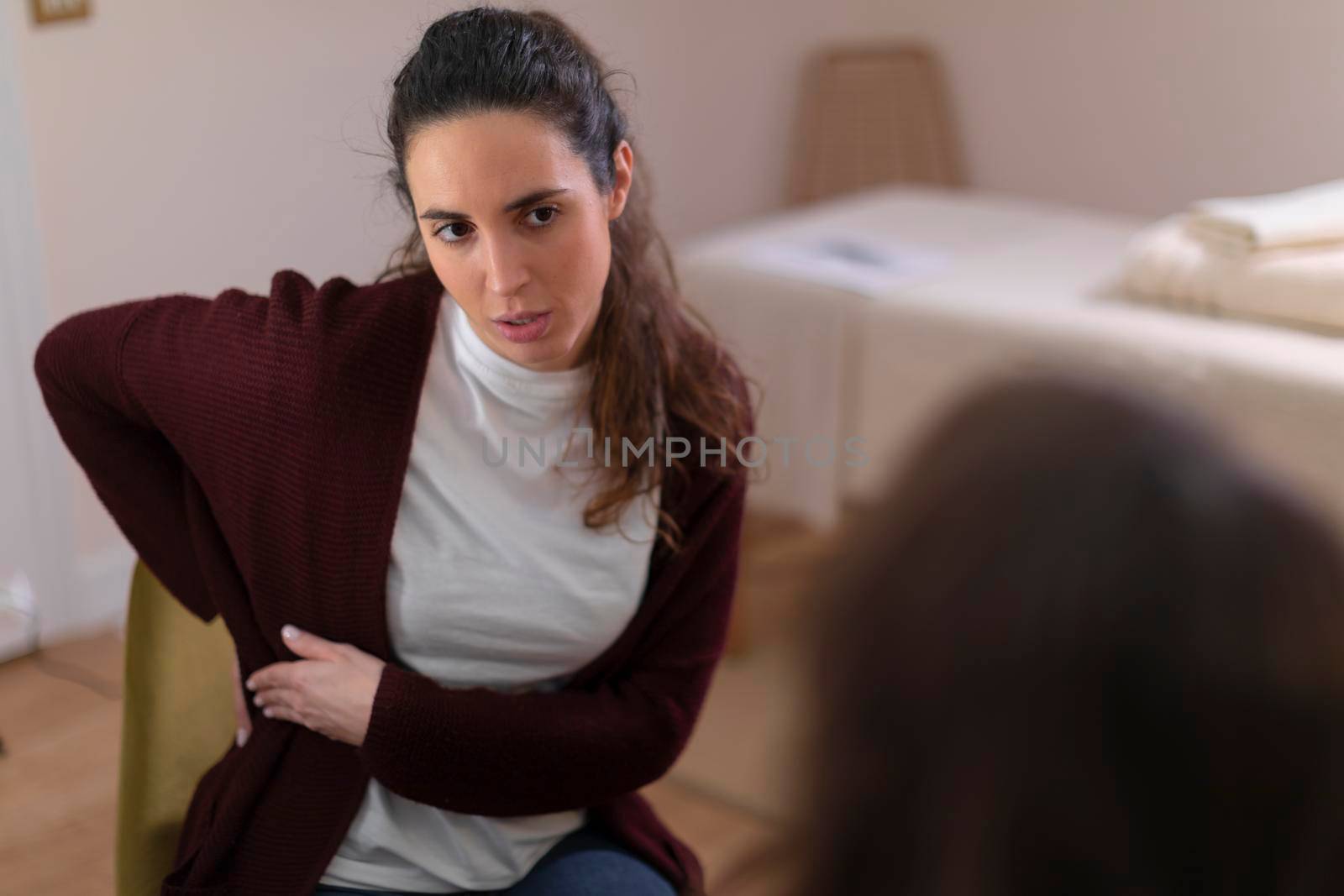 A female patient talks to her therapist by stockrojoverdeyazul