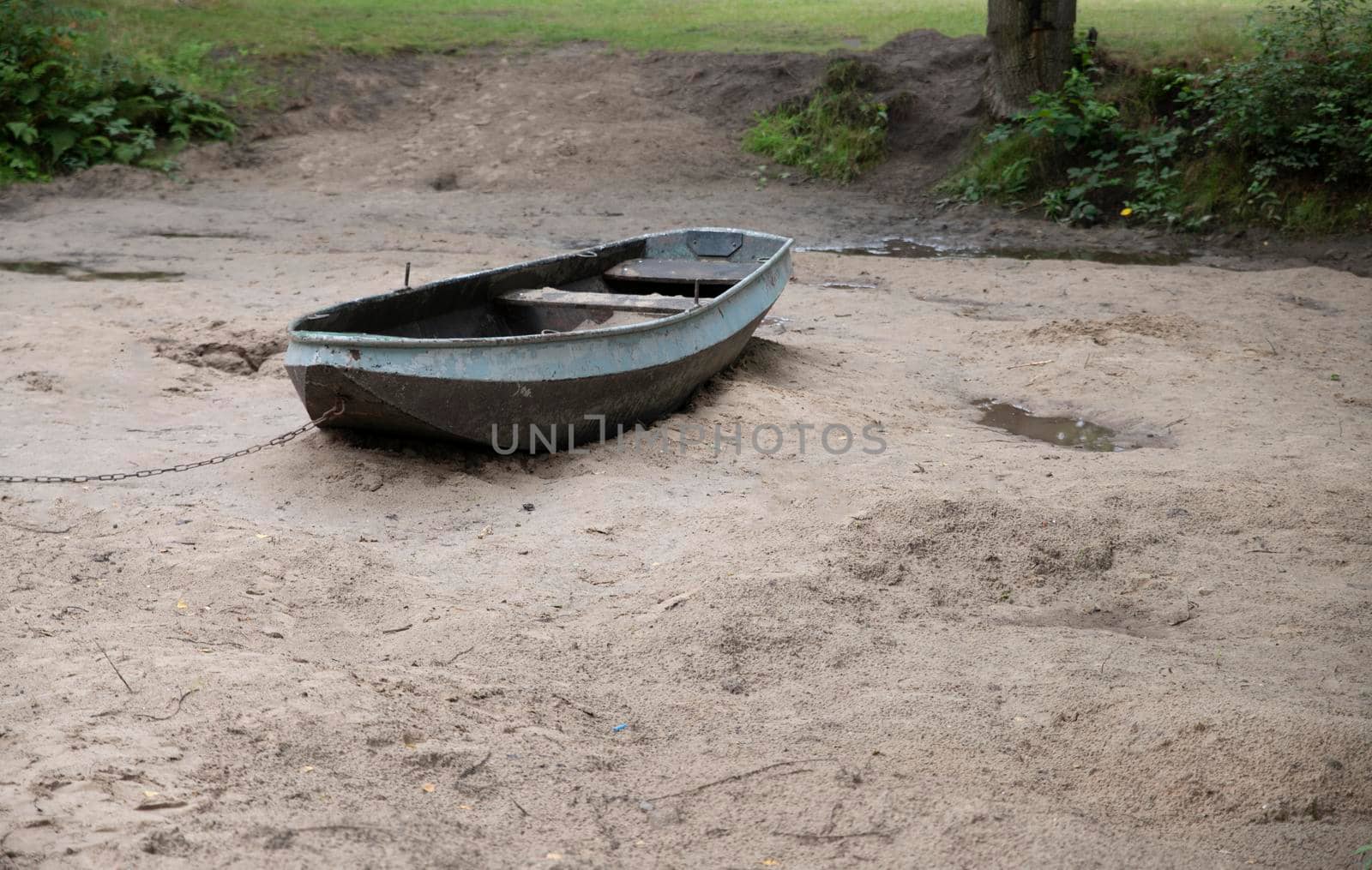 a old boat on the bottom of the river because the waterlevel is to low