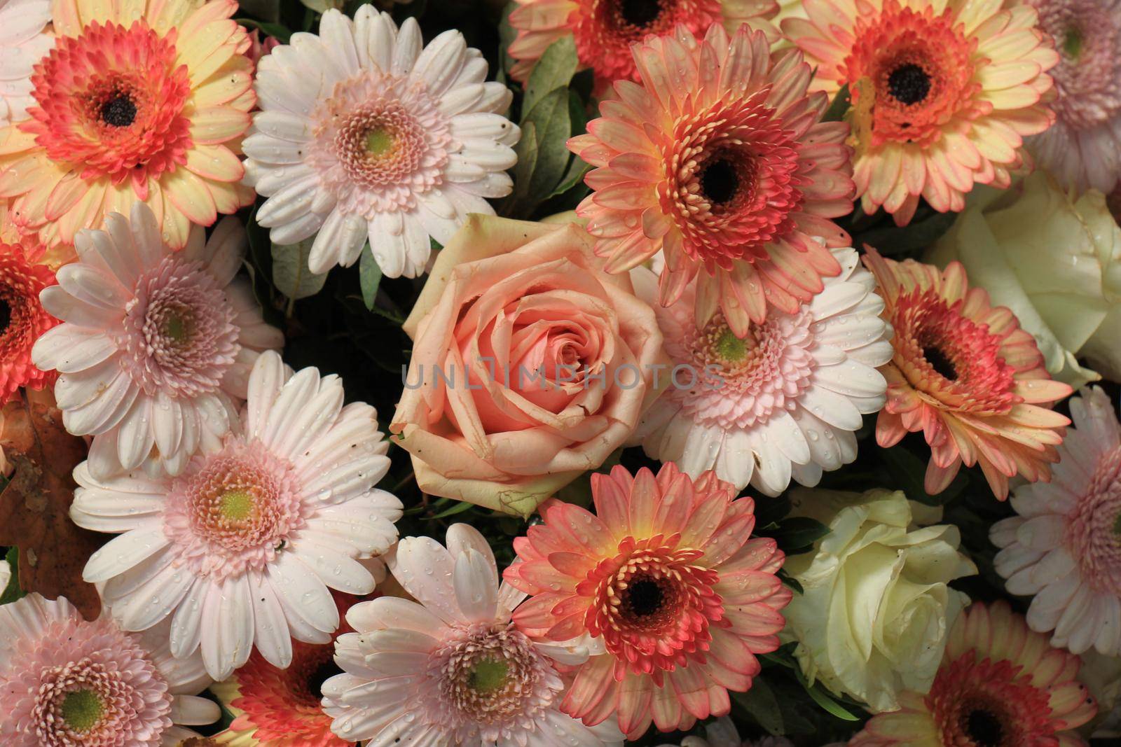 Wedding arrangement in shades of pink and orange, roses and gerbers