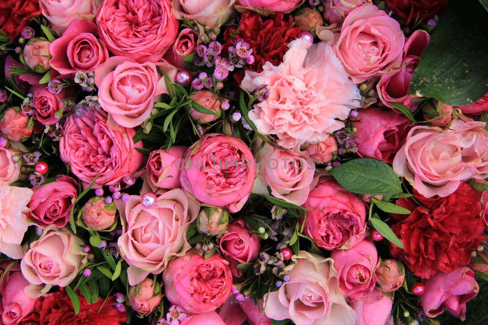 Mixed wedding flower arrangement: various flowers in different pastel colors