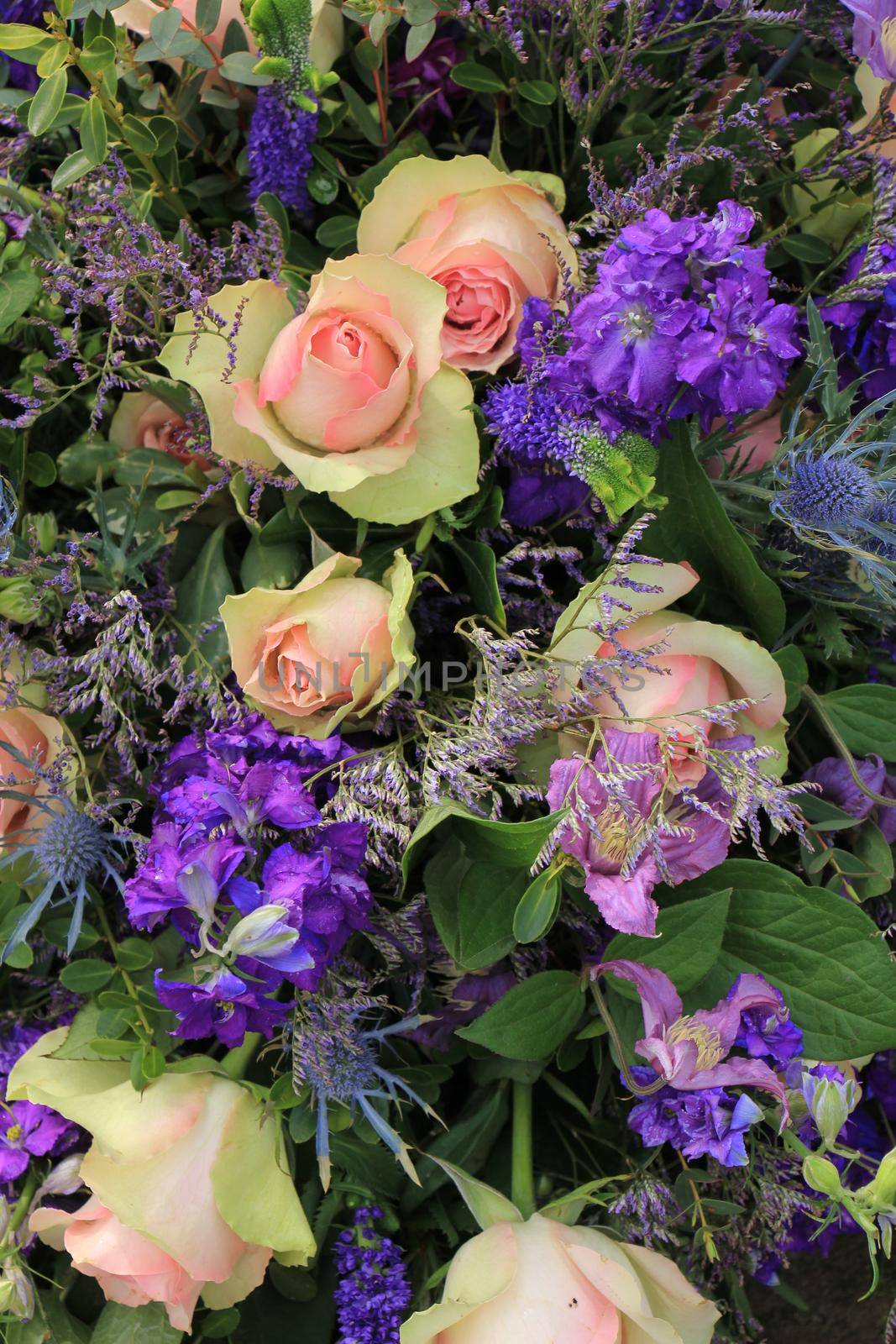 Mixed flower arrangement: wedding flowers in pink and purple blue