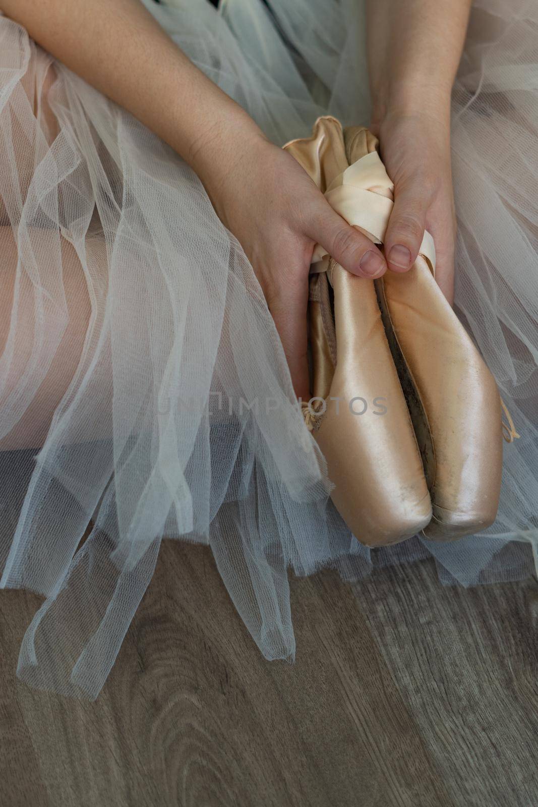 woman's legs dancing ballet by joseantona