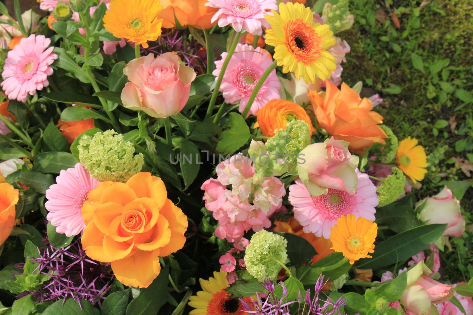 Mixed wedding flower arrangement by studioportosabbia