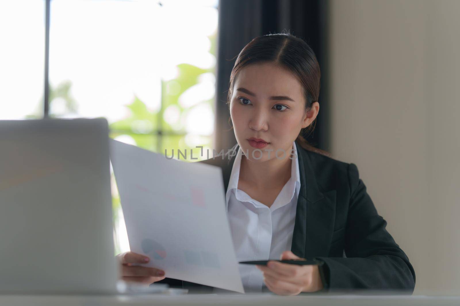 Fund investment concept. Stressed Business woman using finance application by itchaznong