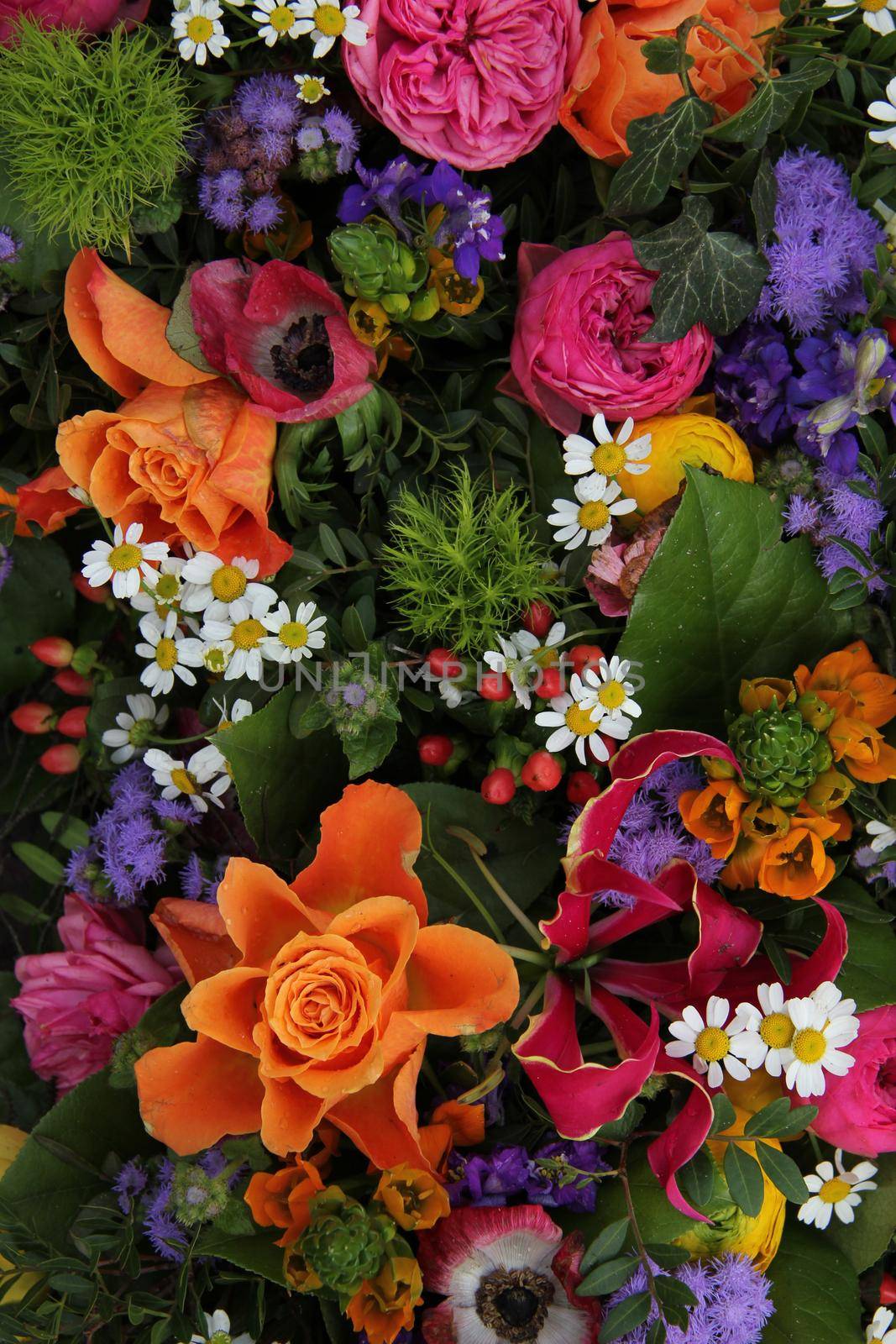 Mixed spring bouquet by studioportosabbia