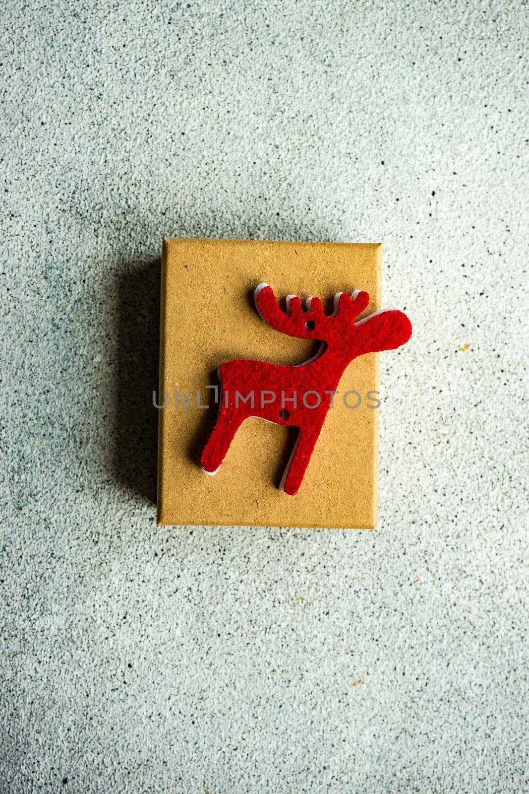 Holiday gift wrapping concept by Elet