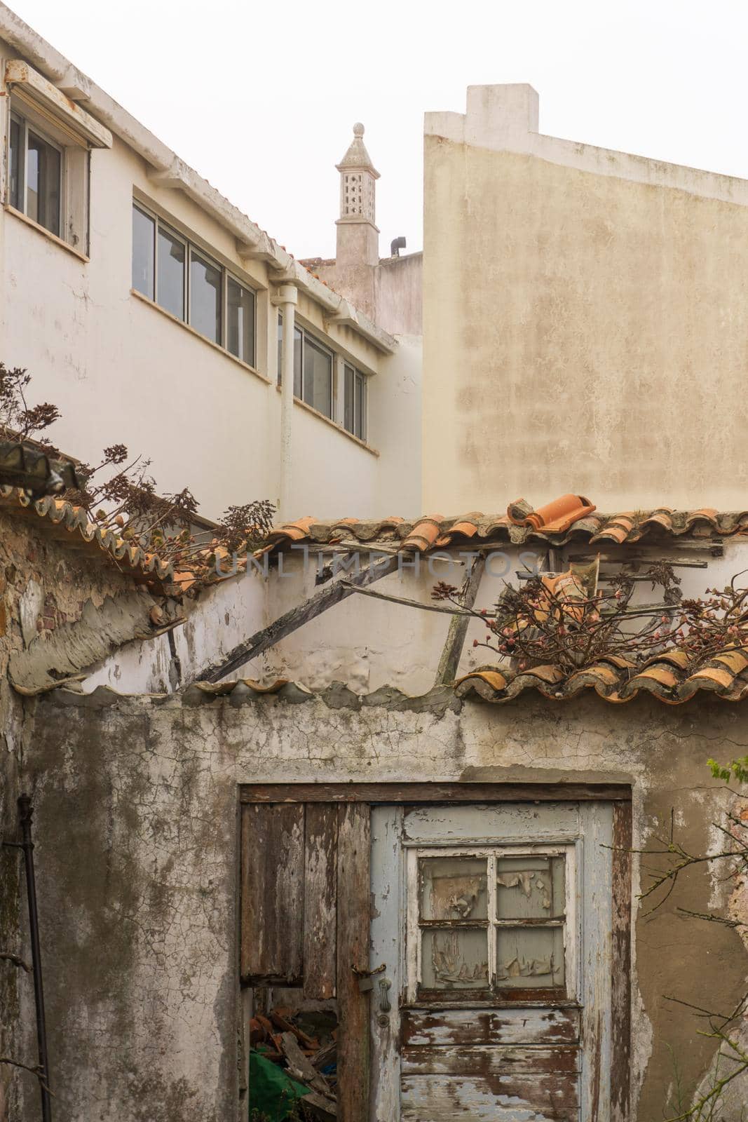 Old abandoned house in a European city by Challlenger