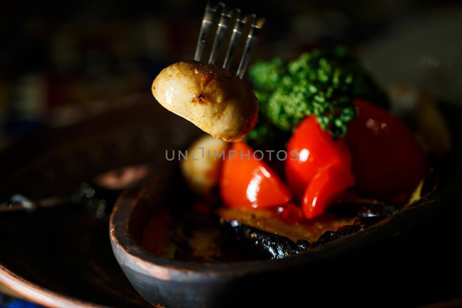 Grilled vegetables in a clay plate.