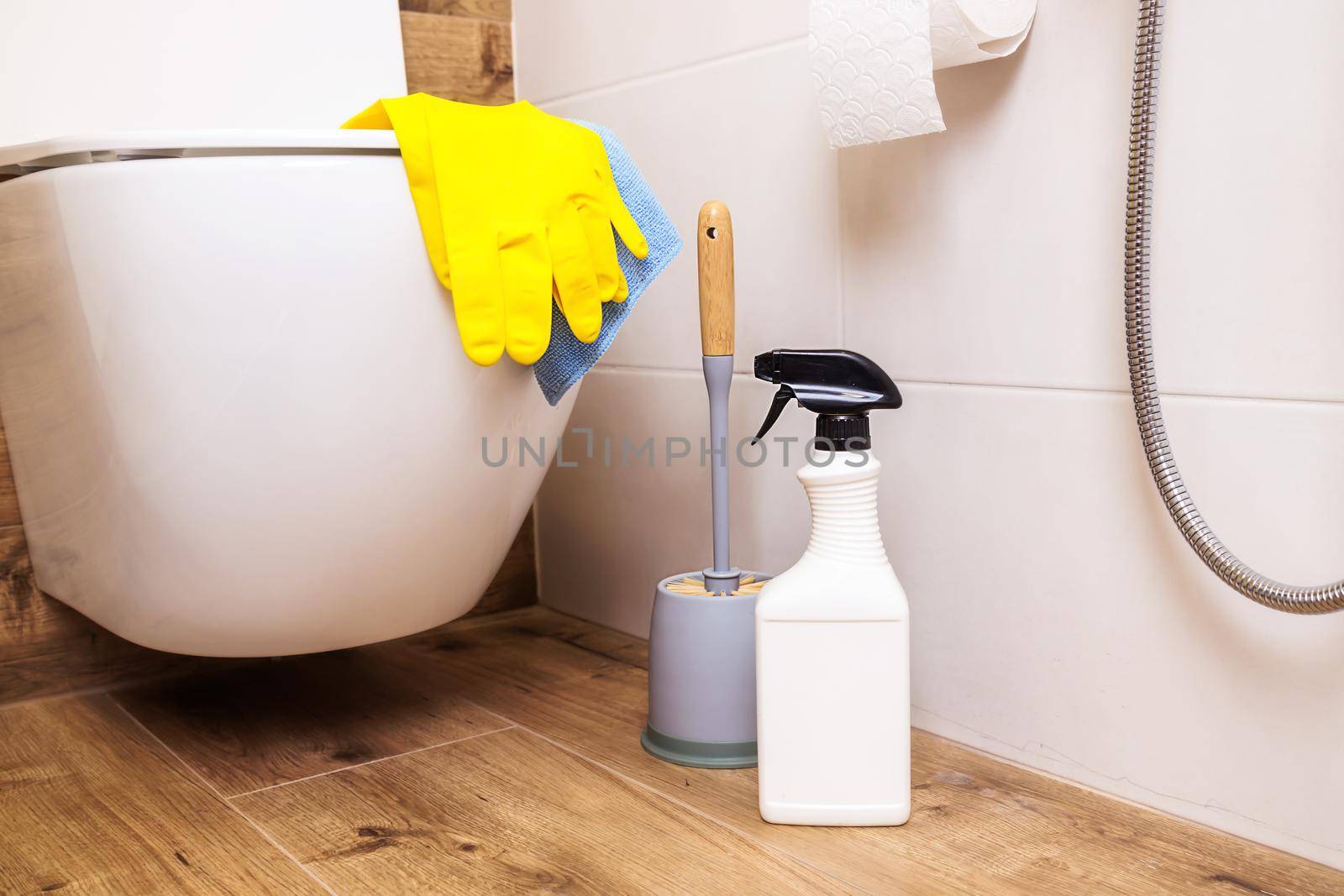 White detergent bottle mockup, bathroom cleaning. Against the background of the toilet is a jar of liquid, next to it is a rag, copy-paste. The concept of cleaning in the house, ecology, disinfection