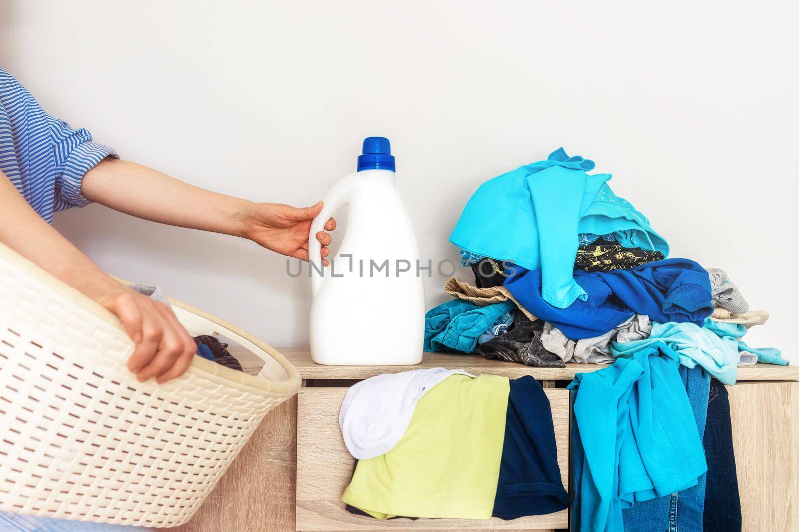banner, copy paste background for design. The concept of washing, washing, detergent or liquid for cleaning and cleaning the room. Label mockup, logo on white bottle. Empty white wall on the right