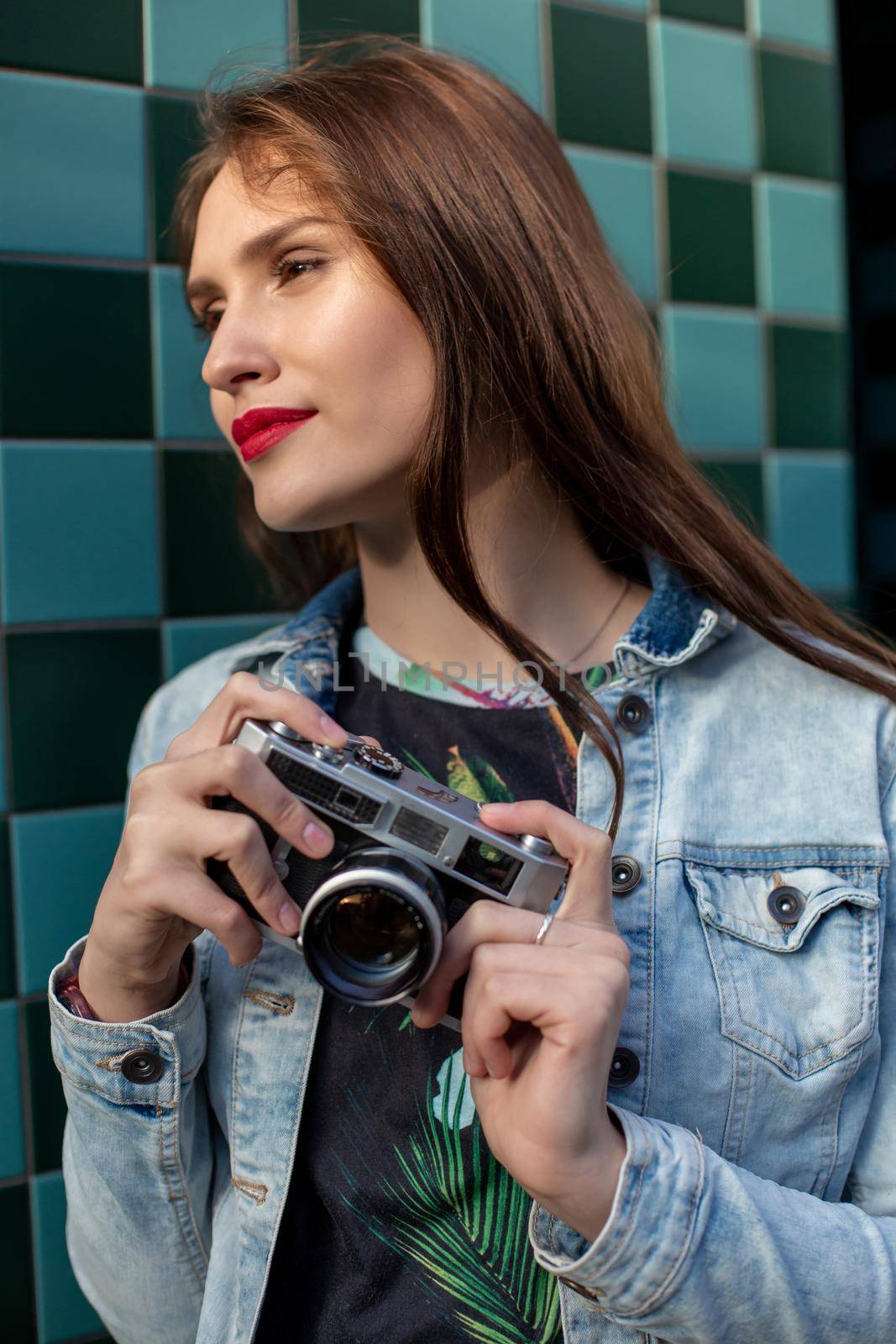 Lifestyle sunny fashion portrait of young stylish woman walking on street, with camera, smiling enjoy weekends, make a photo of her travel, old retro photocamera, vintage