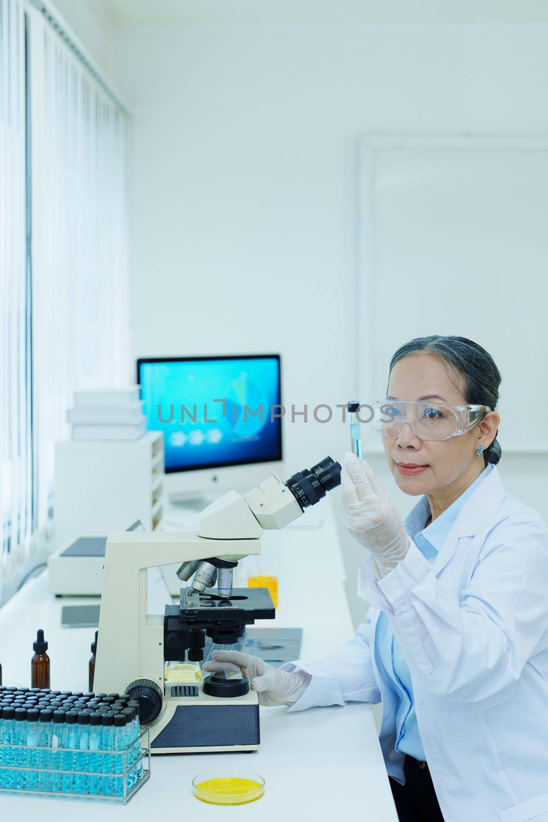 medical research laboratories, scientists analyze chemical samples Discuss technological innovations. Advanced scientific laboratories for medicine, biotechnology