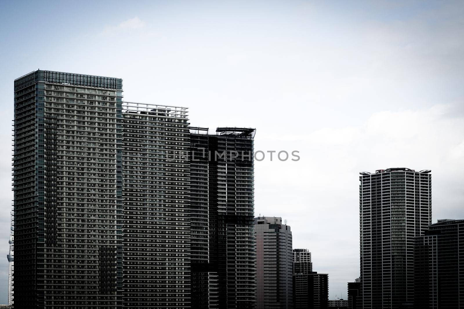 Image of high-rise apartment group in Tokyo. Shooting Location: Tokyo metropolitan area