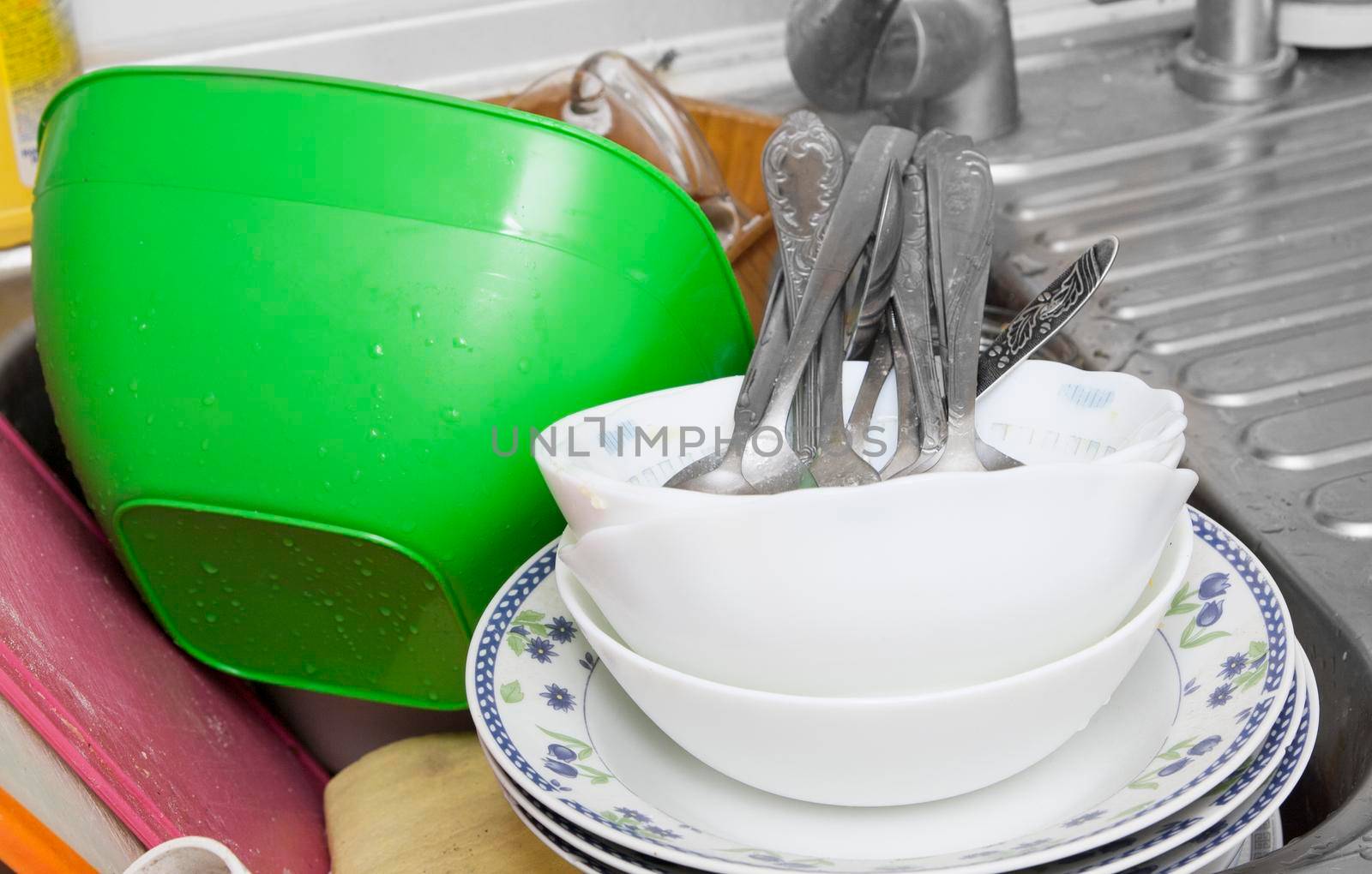 Close up the dirty dishes in the kitchen sink. Hand washing concept. High quality photo