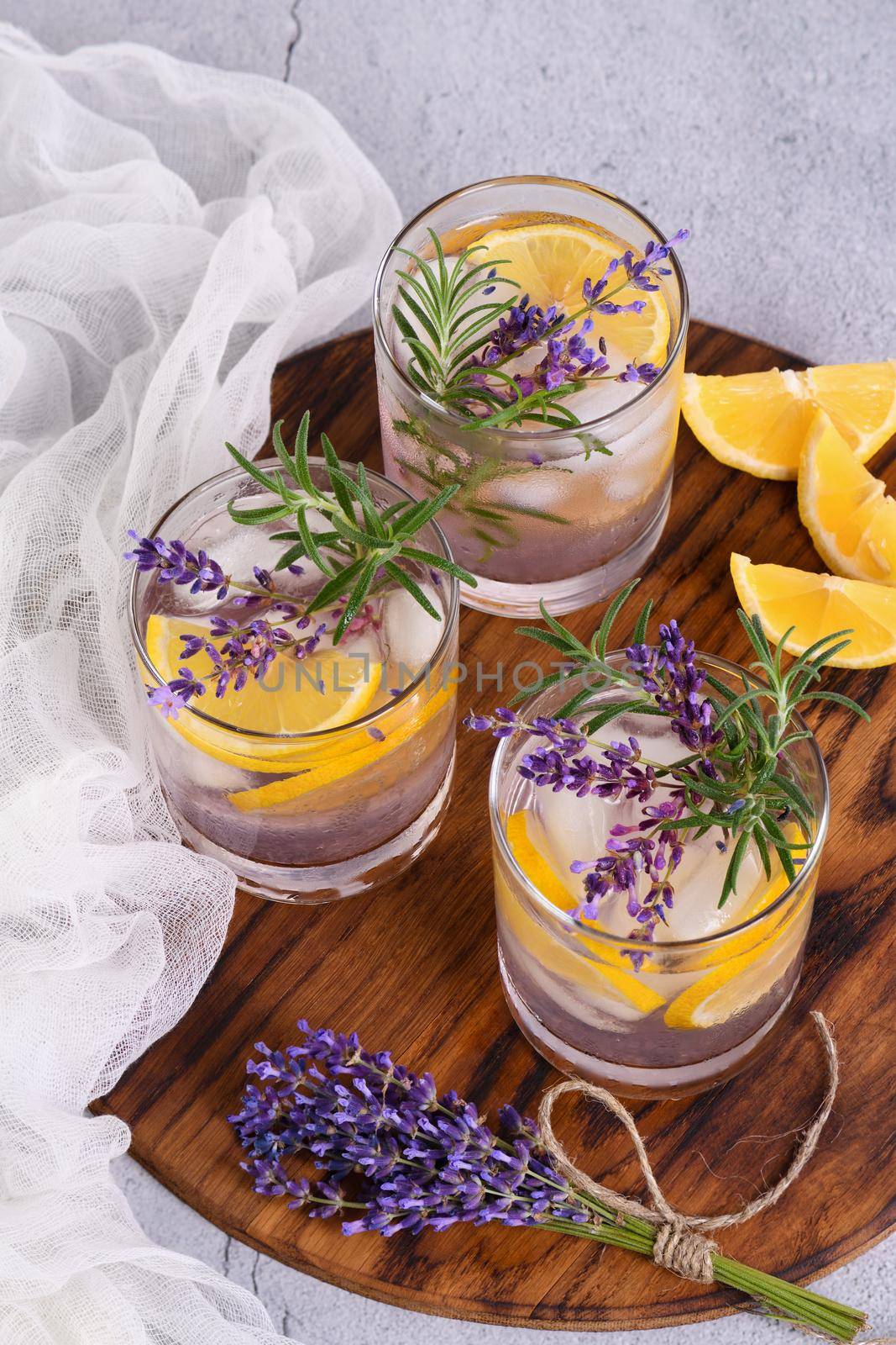 Sparkling lavender lemonade by Apolonia