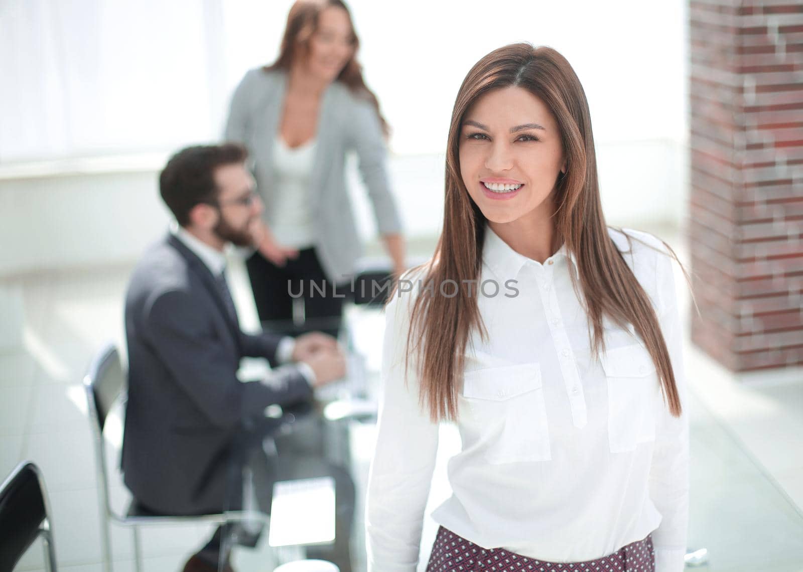 confident business woman at modern office. photo with copy space