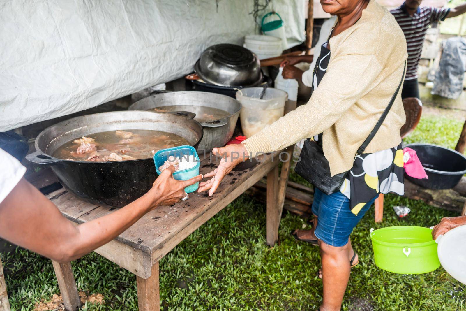 Handing out traditional soup of the Miskito and Mayangna indigenous communities called lukluk from Nicaragua on the Caribbean coast