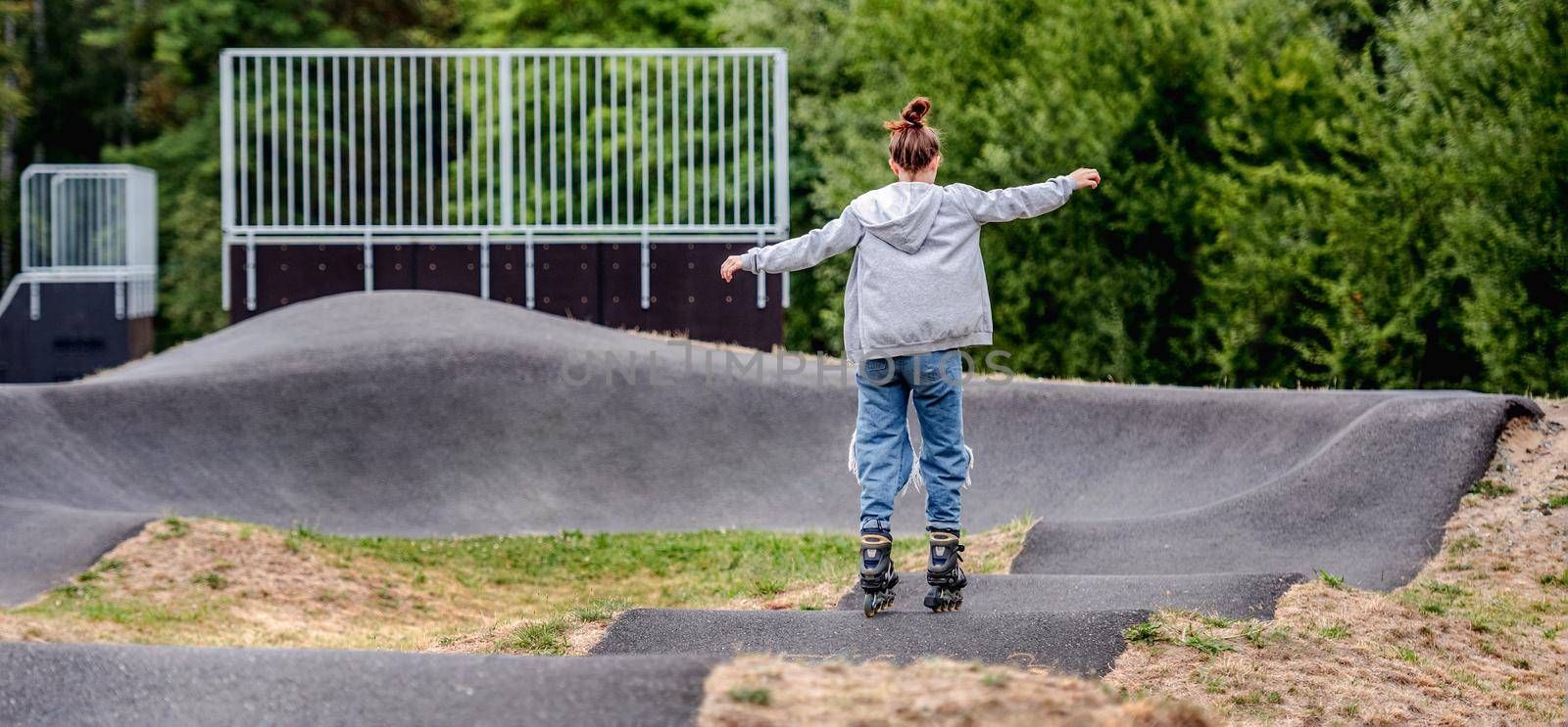 Girl roller skater by tan4ikk1