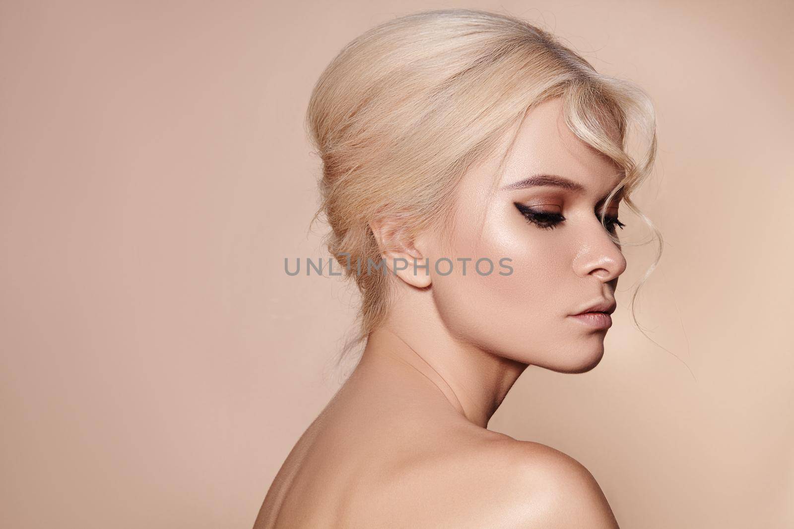 Sexy blond woman in retro style. Beautiful woman model in femininity pose with fashion make-up, soft skin, hairstyle by MarinaFrost