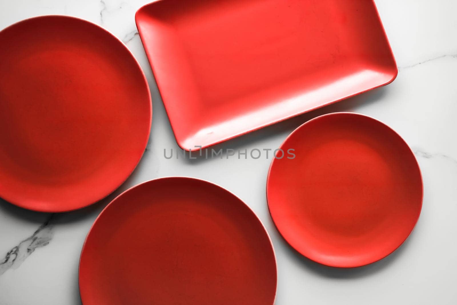 empty red plate on marble - recipe and restaurant mockup flatlay concept by Anneleven