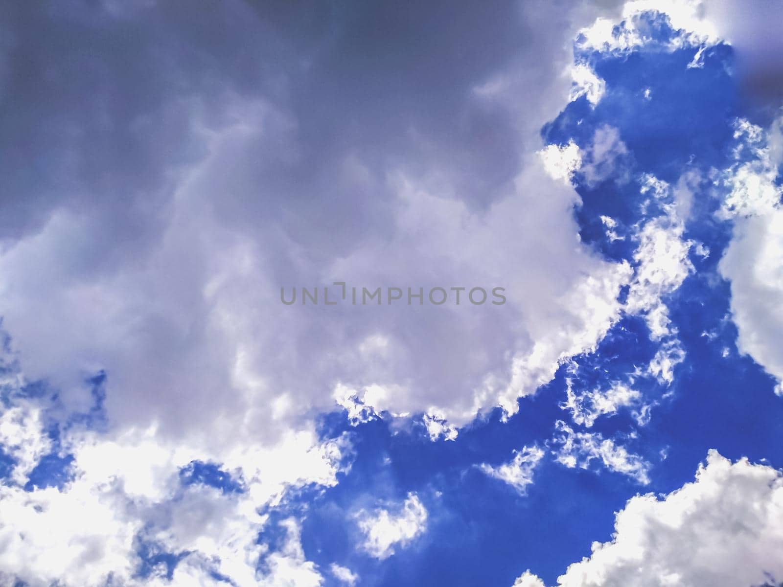 Huge white fluffys clouds sky background with blue sky background