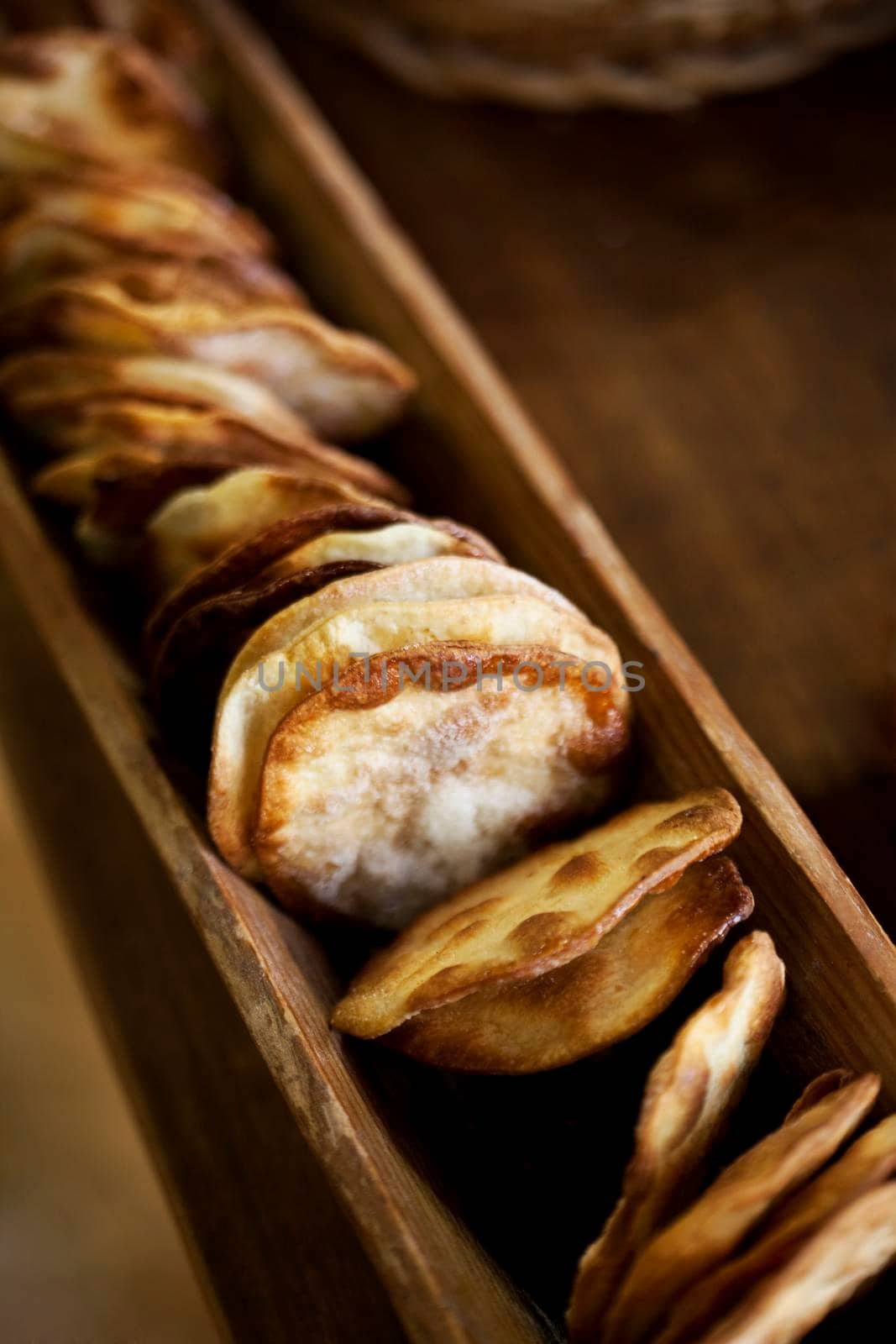 Small crispy cakes in a wooden box