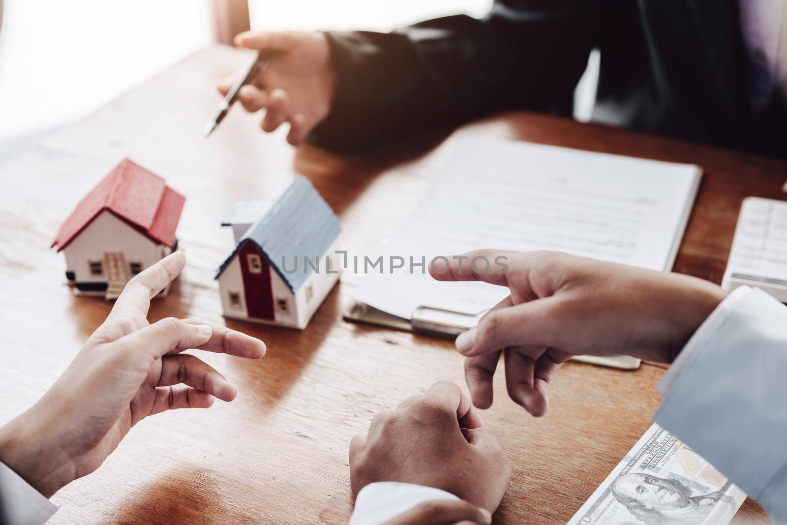 A couple is discussing to a real estate agent to buy a house.