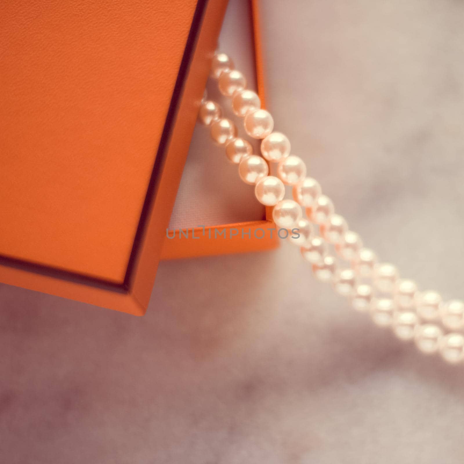 Chic pearl jewellery in a present box - Valentine's day ideas, luxury shopping and holiday inspiration concept. The perfect gift for her