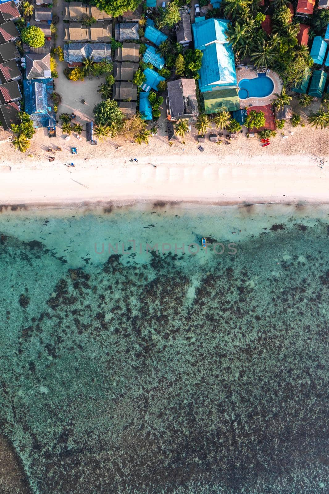 Haad Yao is a beautiful white sand beach that bends gently around the north west of Koh Phangan