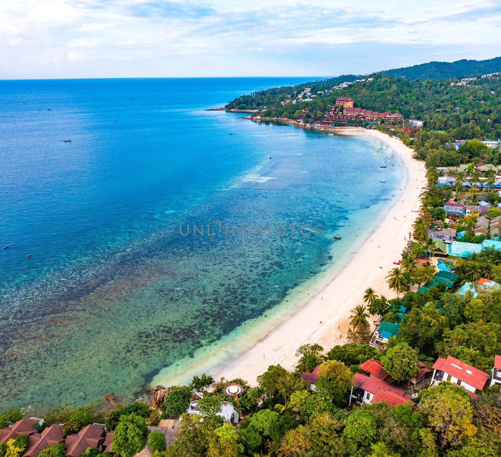 Haad Yao is a beautiful white sand beach that bends gently around the north west of Koh Phangan