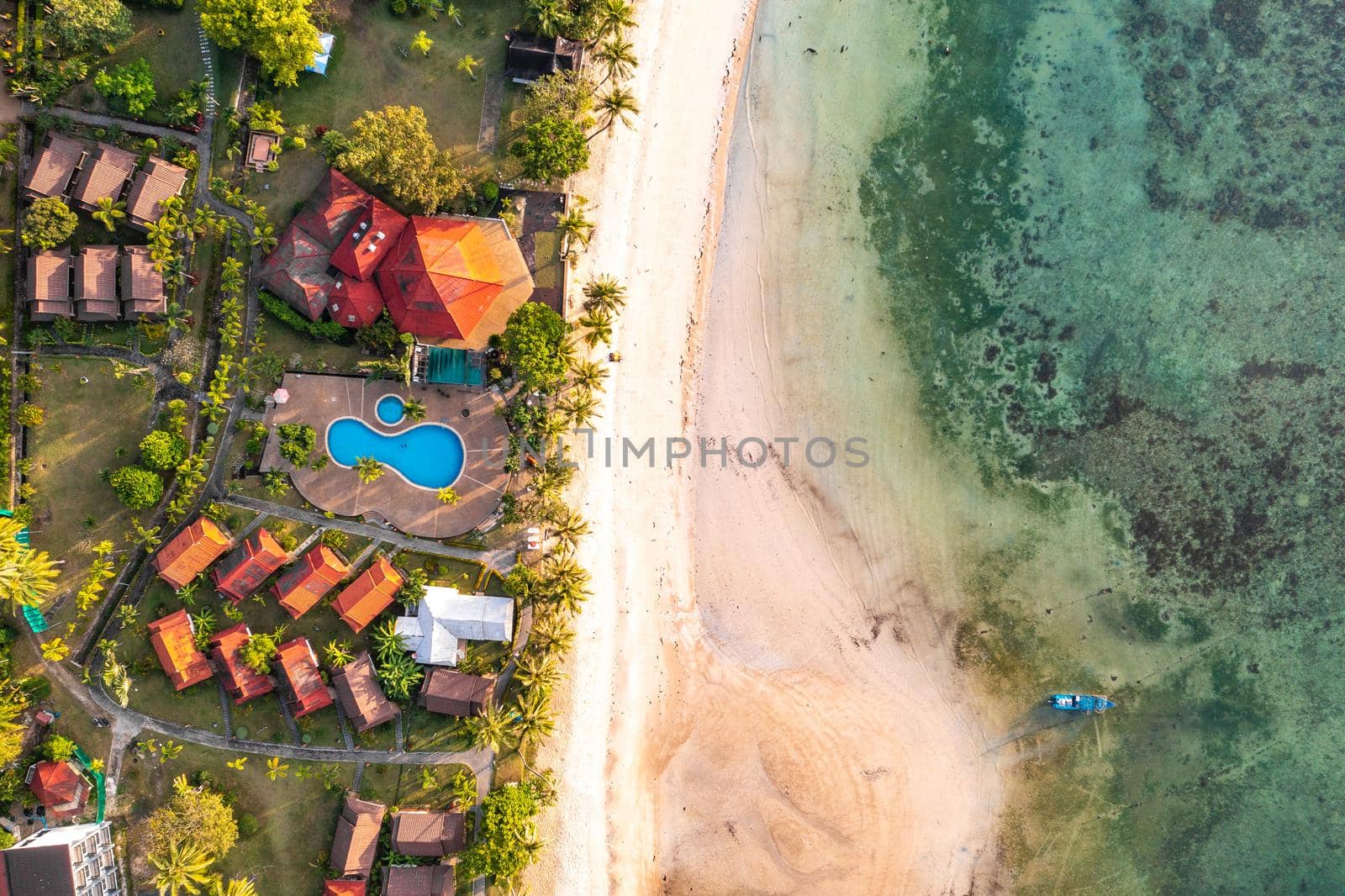 Haad Yao is a beautiful white sand beach that bends gently around the north west of Koh Phangan