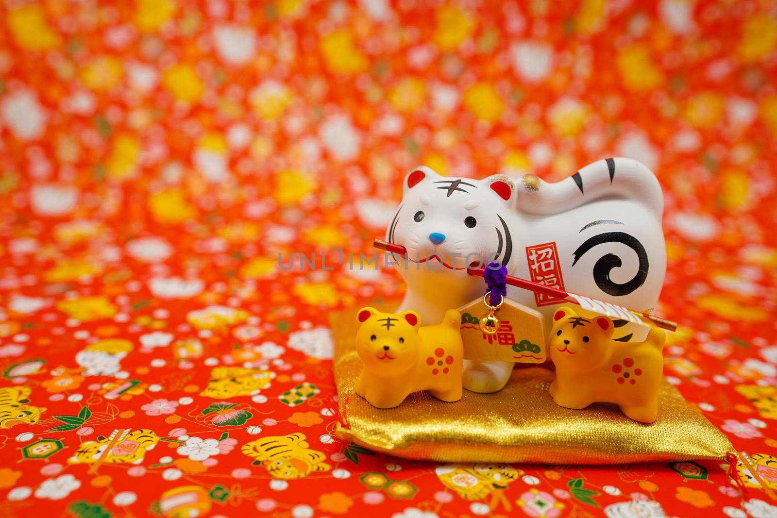 Tiger doll and background background (New Years card material). Shooting Location: Tokyo metropolitan area