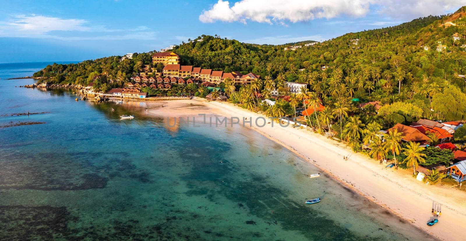 Haad Yao is a beautiful white sand beach that bends gently around the north west of Koh Phangan