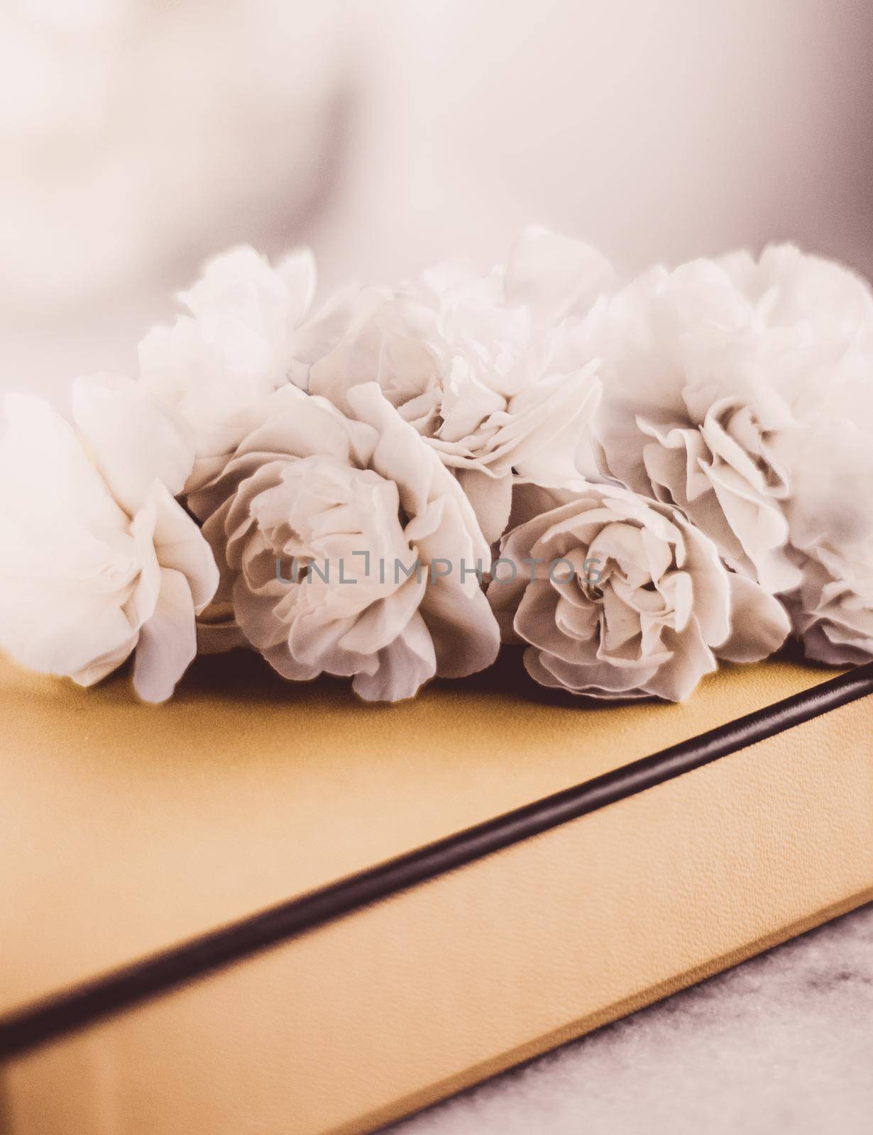 Mother's day ideas, happy giving and holiday inspiration concept - Vintage gift box and roses