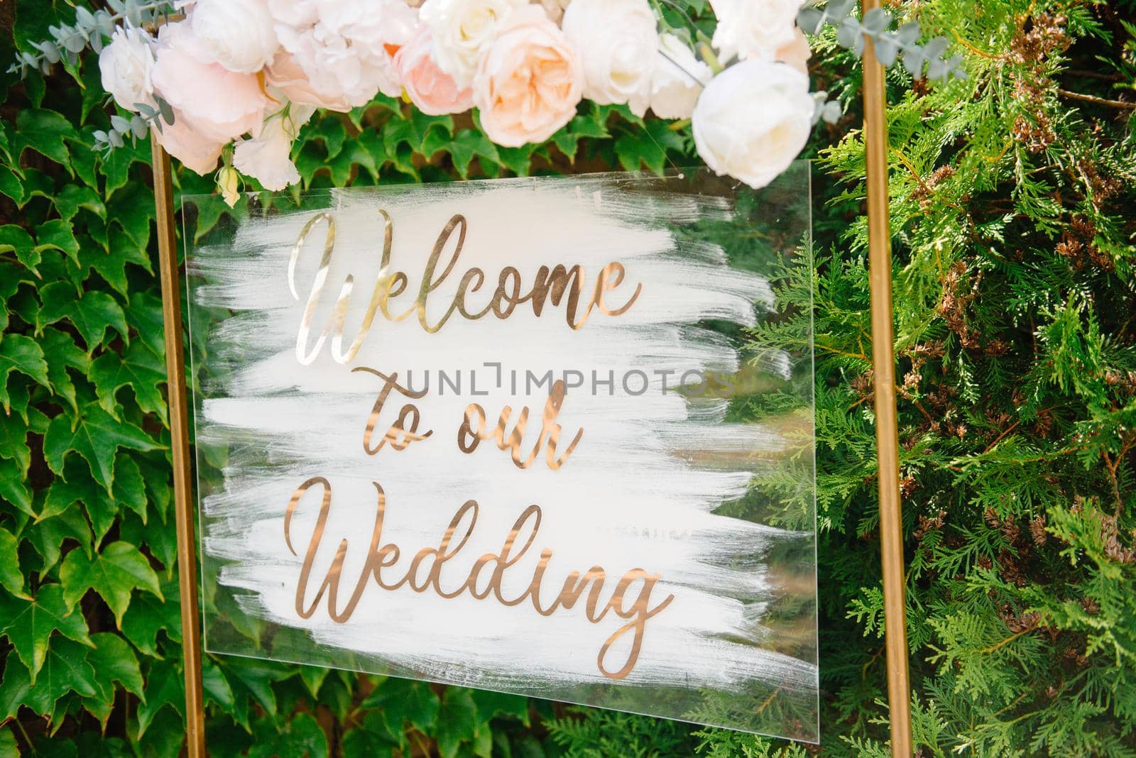 Blank signpost pointer on a wooden easel in a frame with a wreath. Welcome inscription Forest Wedding