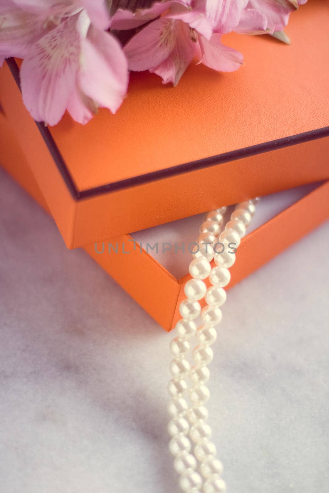 Chic pearl jewellery in a present box - Valentine's day ideas, luxury shopping and holiday inspiration concept. The perfect gift for her