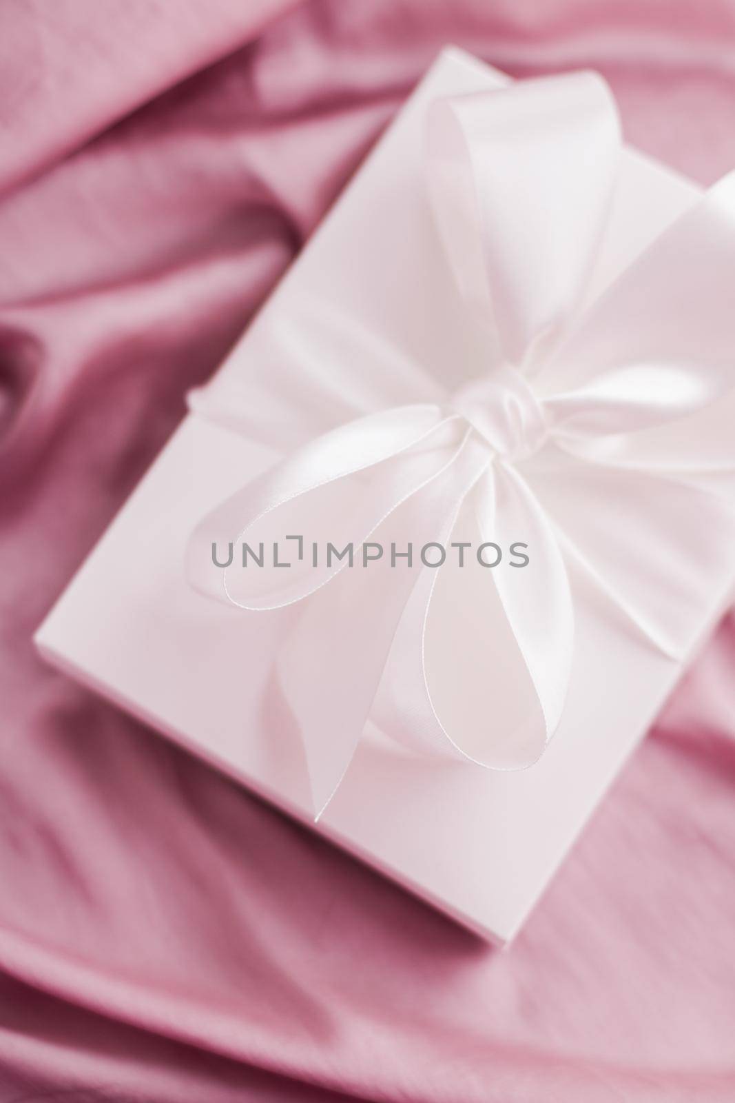 Luxury holiday gift box by Anneleven